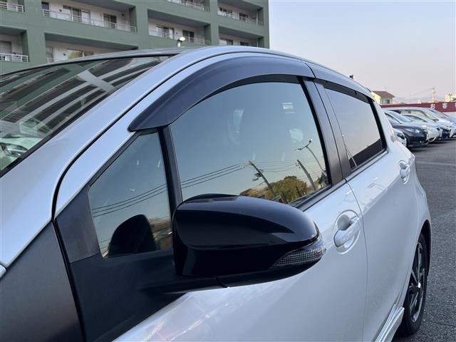 UZ0048529142_45_001.jpg