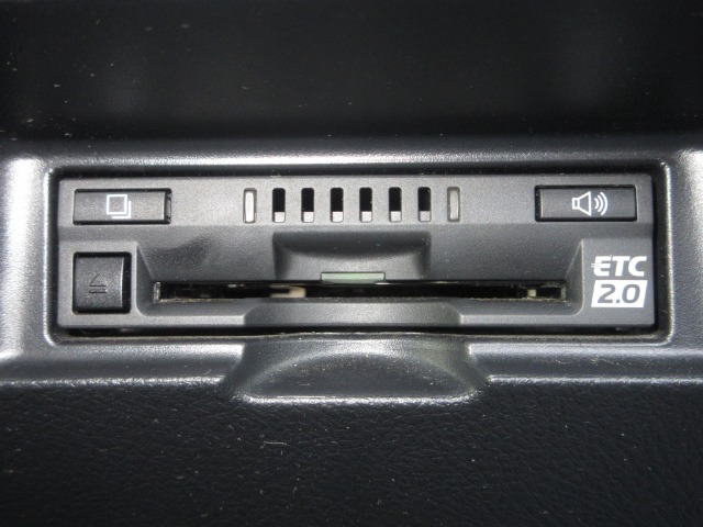 UZ0048452142_6_002.jpg