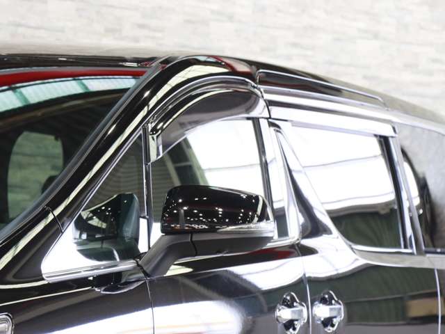 UJ0048544498_16_001.jpg