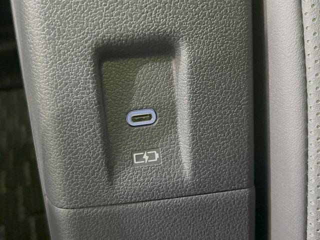 UZ0048228695_61_001.jpg