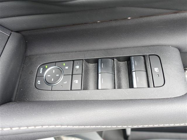 UJ0048236592_65_002.jpg