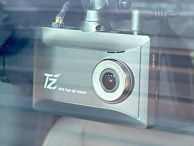 UZ0048508223_31_001.jpg