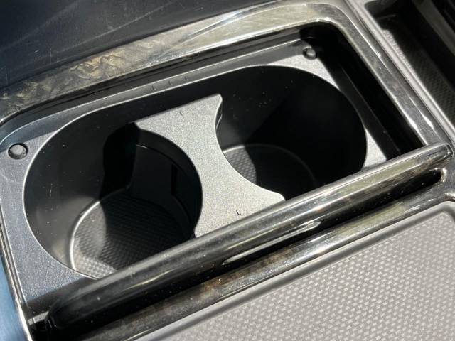 UZ0048204001_66_001.jpg