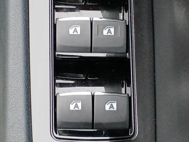 UZ0048381664_41_001.jpg