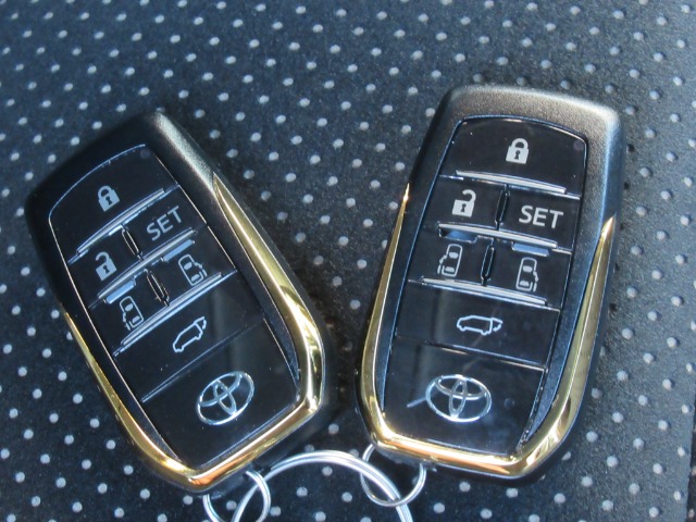 UZ0047746797_35_001.jpg