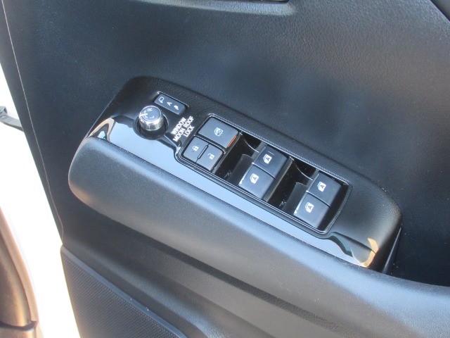 UZ0047746797_37_001.jpg