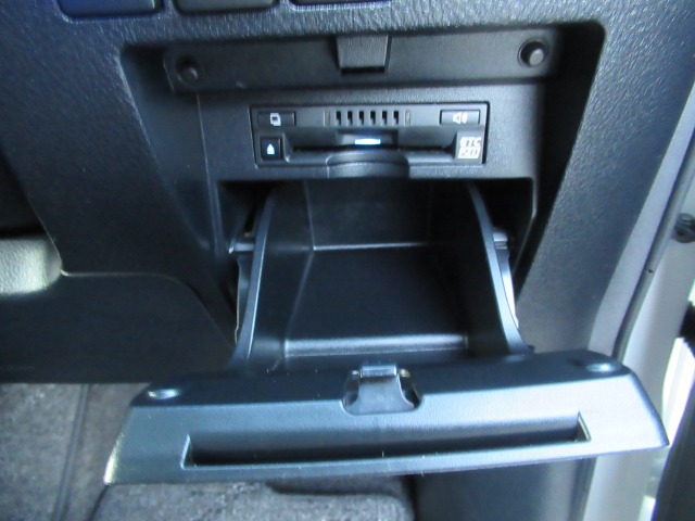 UZ0047746797_52_001.jpg