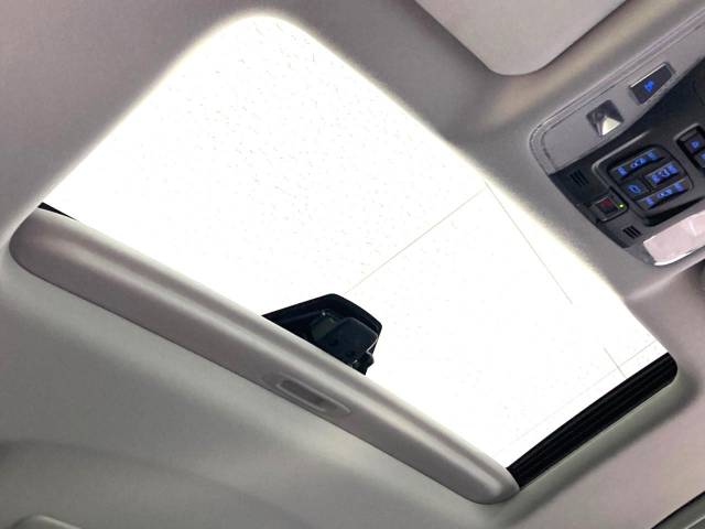 UZ0048107278_61_001.jpg