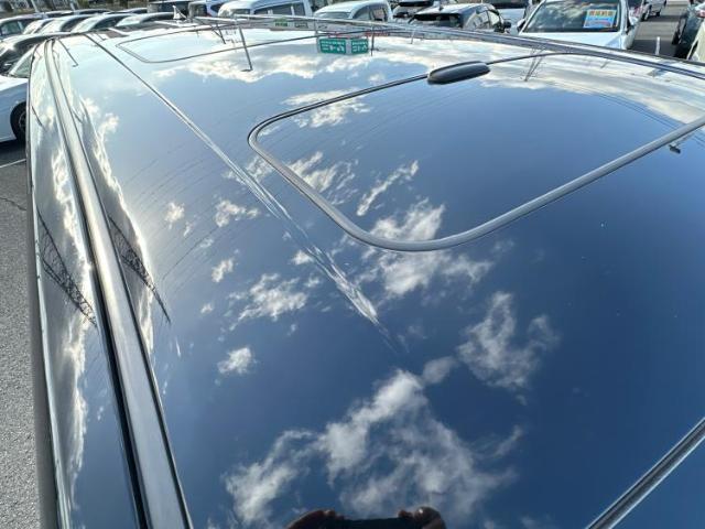 UZ0048229792_57_001.jpg