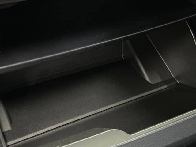 UZ0048058881_69_001.jpg