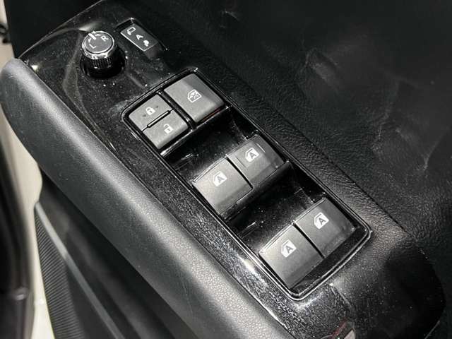 UJ0047971860_38_002.jpg