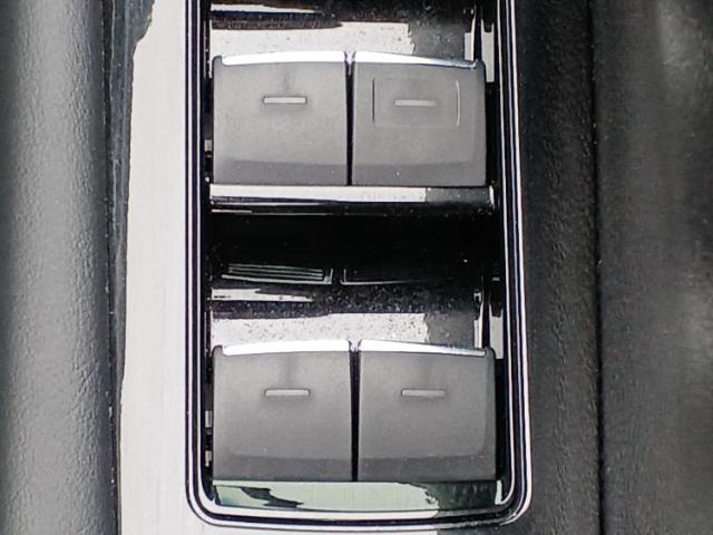 UZ0047982513_42_001.jpg