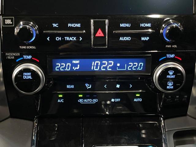 UZ0048279430_32_001.jpg
