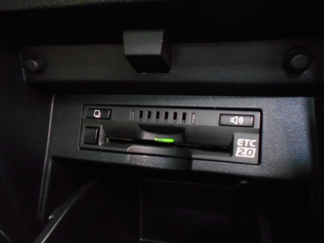UZ0048388120_15_001.jpg
