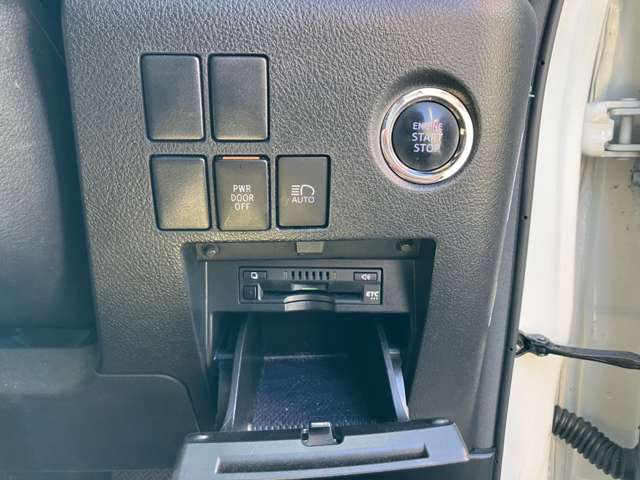 UJ0047667222_48_003.jpg