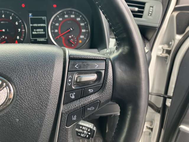UJ0048492924_51_001.jpg