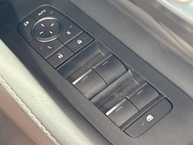 UZ0047954782_50_001.jpg