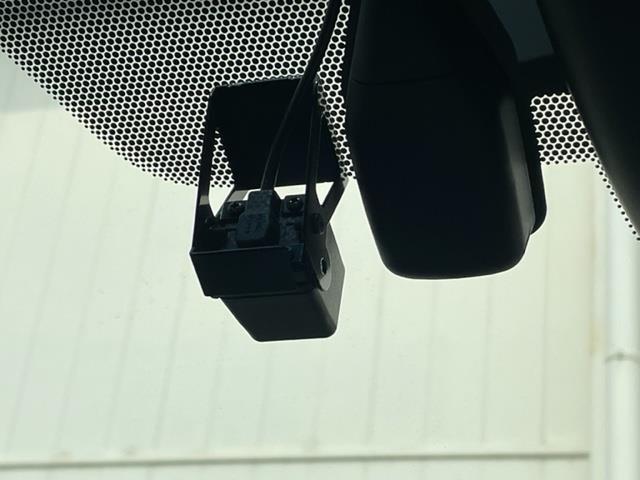 UZ0048551949_36_002.jpg