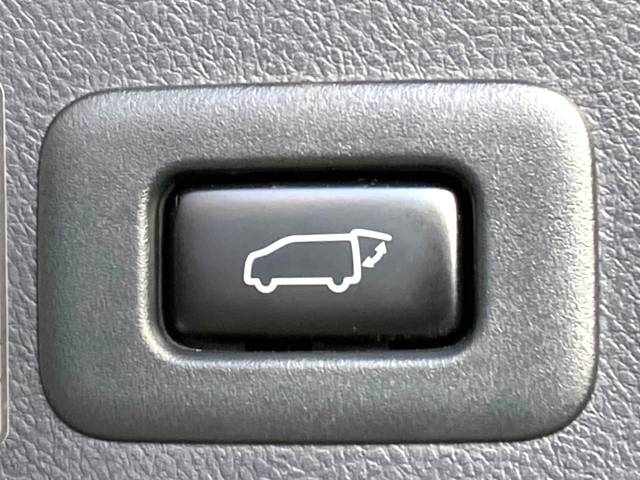 UZ0047296557_37_001.jpg