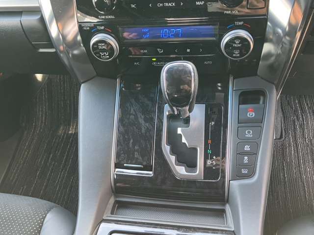 UJ0048045261_57_001.jpg