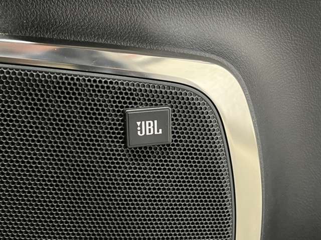 UJ0048556972_8_001.jpg