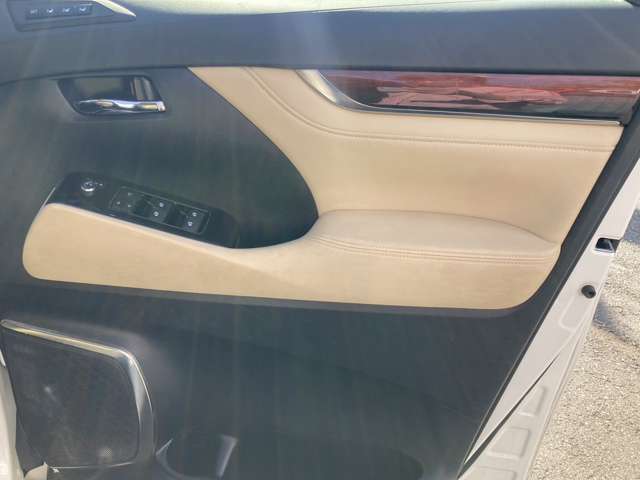 UJ0046728082_43_004.jpg
