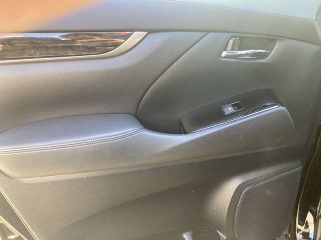 UJ0048045273_30_001.jpg