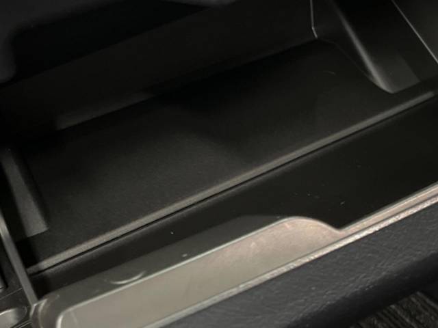 UZ0047308996_67_001.jpg