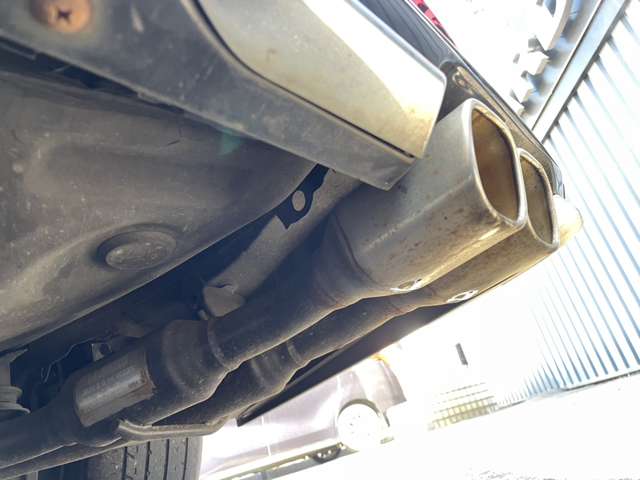 UJ0048099883_10_001.jpg