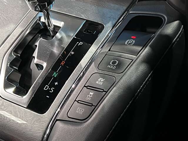 UJ0047685652_38_002.jpg