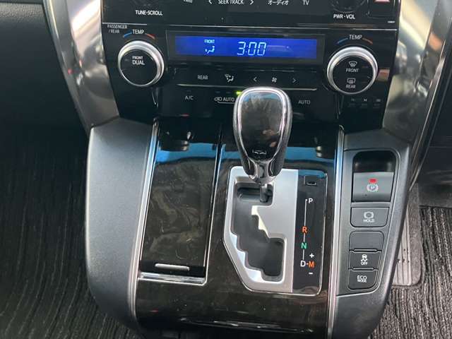 UJ0048238581_60_001.jpg
