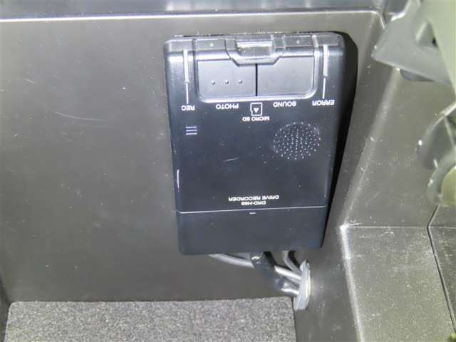 U00048449963_1_002.jpg