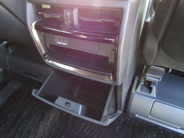 U00047857817_44_001.jpg