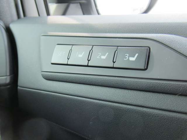 U00045987703_48_002.jpg