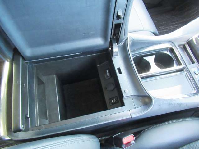 UJ0048505879_49_001.jpg