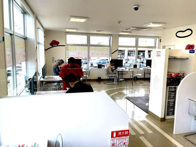 UZ0047278421_66_001.jpg