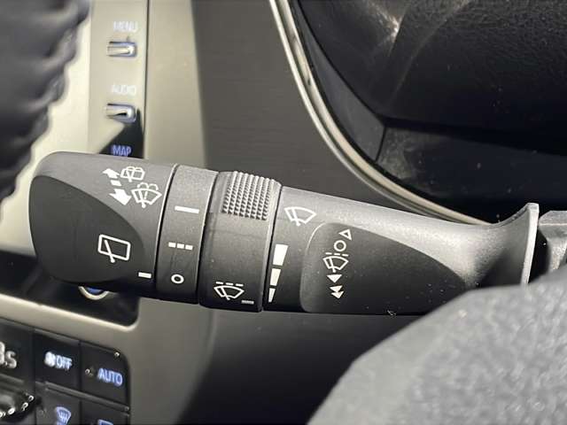 UZ0047747991_39_003.jpg