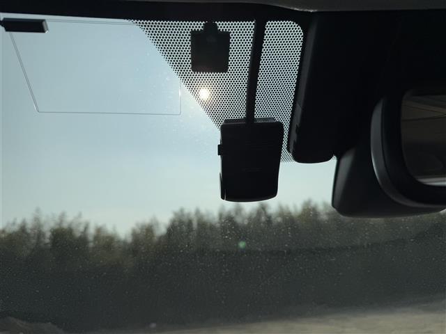 UZ0047842697_32_002.jpg