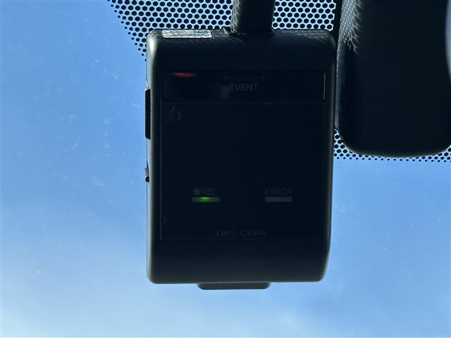 UZ0048057142_5_001.jpg