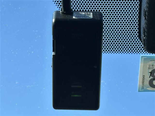 UZ0048047931_5_001.jpg