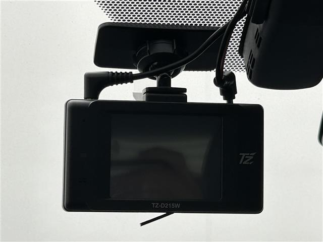 UZ0048070230_18_002.jpg
