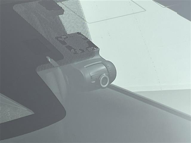 UZ0048028145_11_002.jpg