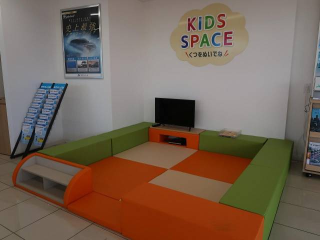 UZ0047653949_79_001.jpg