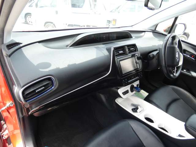 UZ0046075169_48_001.jpg