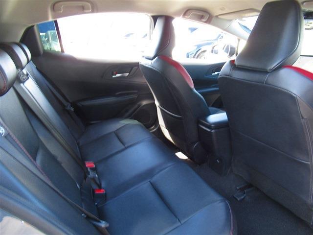 UJ0048226712_18_001.jpg