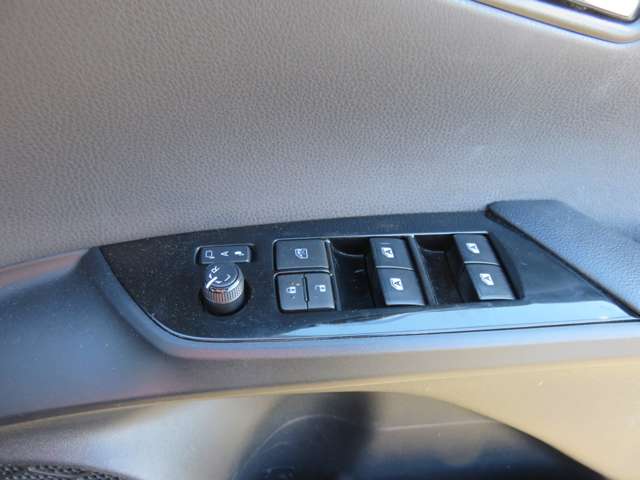 UJ0048179476_51_001.jpg