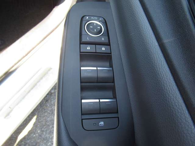 UJ0048566584_48_001.jpg