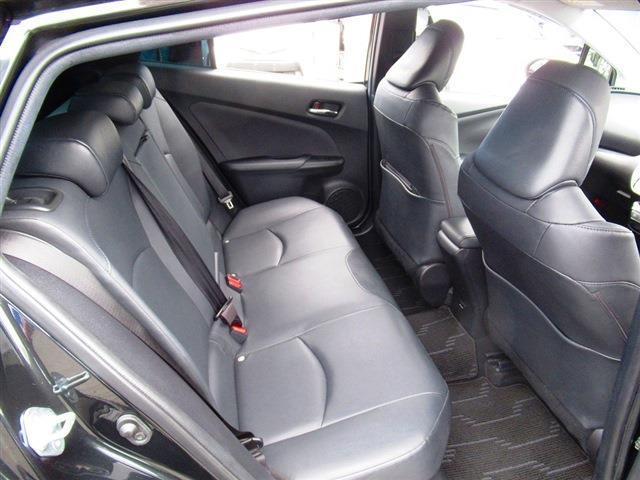 UJ0048564216_18_001.jpg
