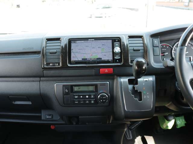 UZ0048402426_54_001.jpg