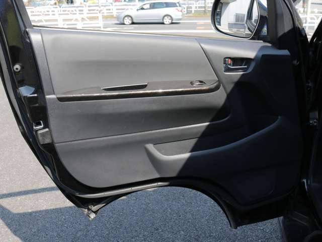 UZ0048402426_65_001.jpg